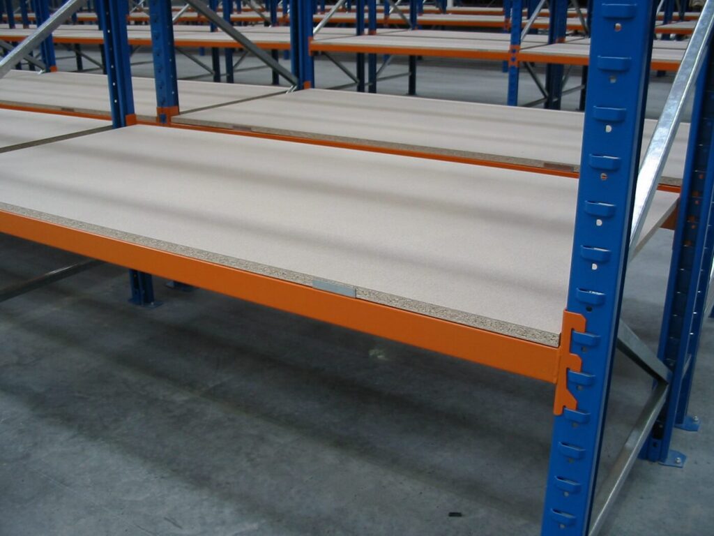 Chipboard decking on pallet racking system